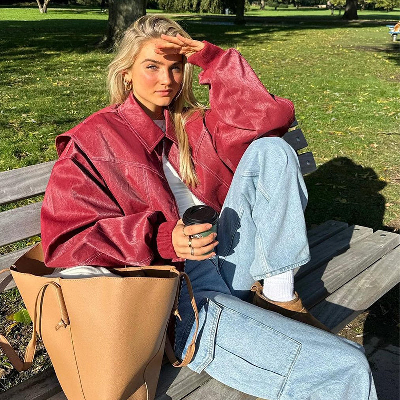 Liv | Oversized Faux Lederjacke in Burgunderrot mit Statement-Charakter