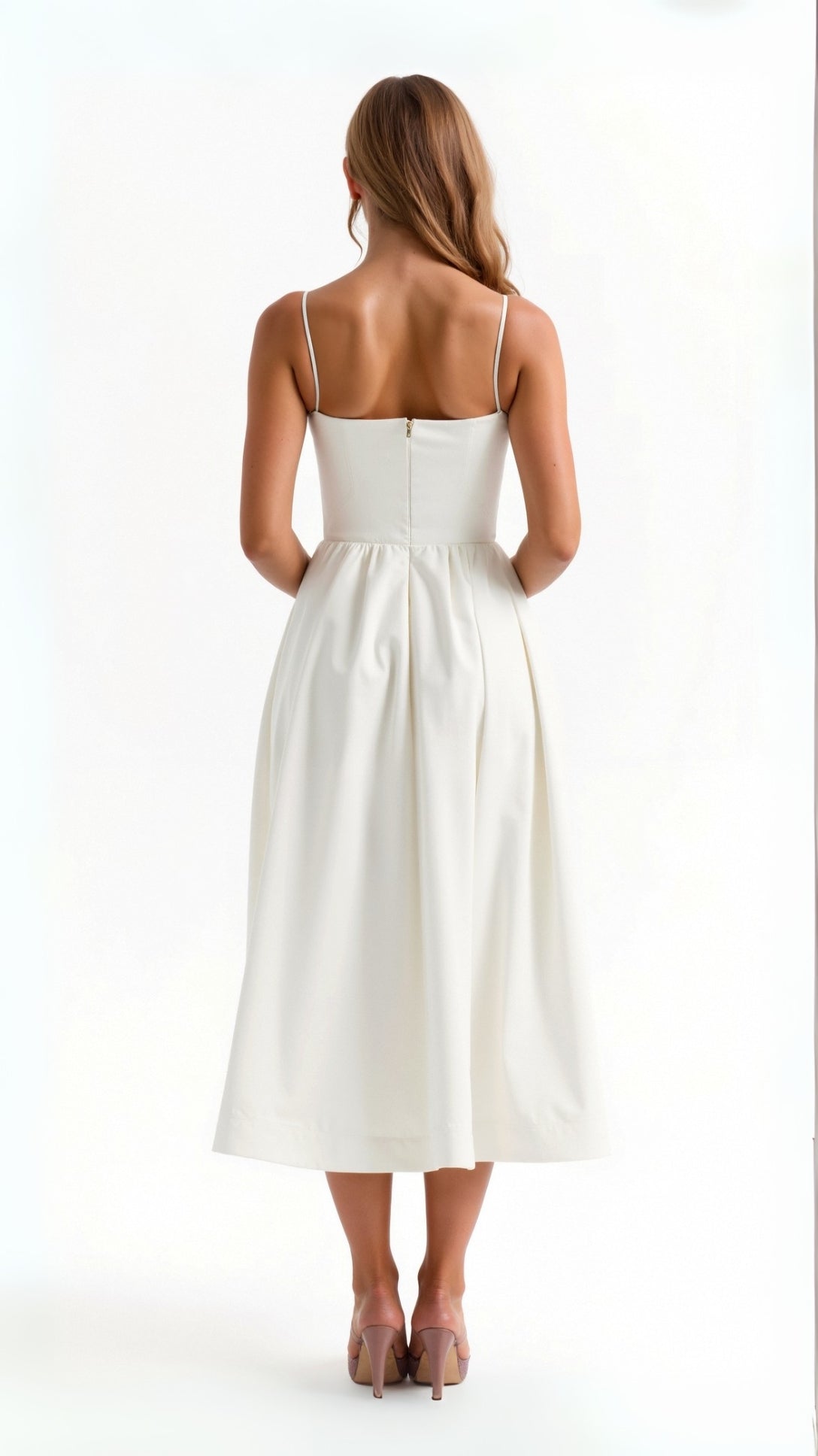Eileen | Elegantes Midikleid mit zarten Trägern und femininer Leichtigkeit