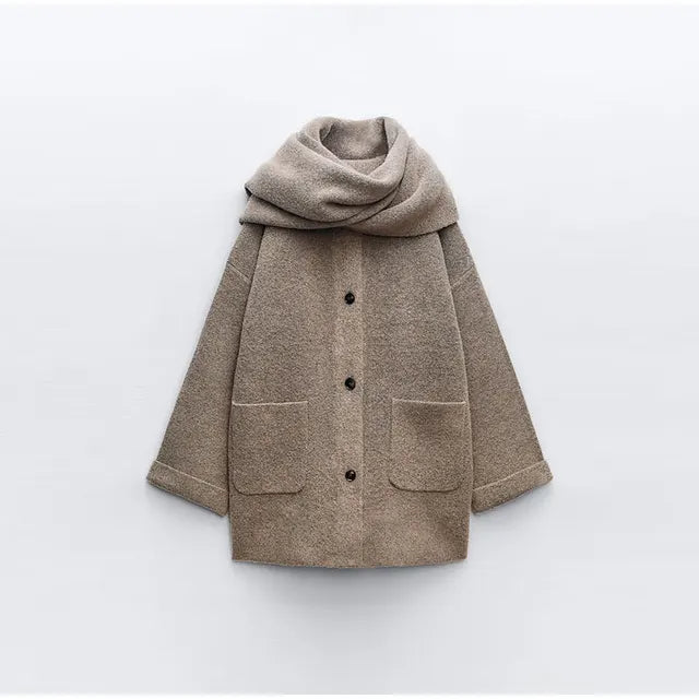 Astrid | Oversized Strickjacke mit integriertem Schal und Stilgefühl