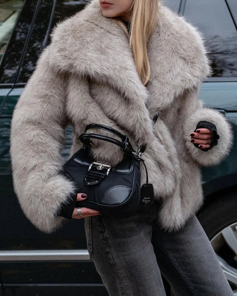 Mila | Luxuriöser Faux Fur Mantel für stilvolle Wintertage