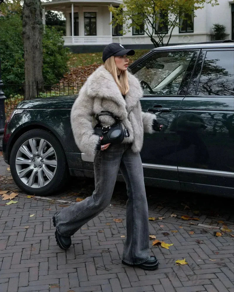 Mila | Luxuriöser Faux Fur Mantel für stilvolle Wintertage