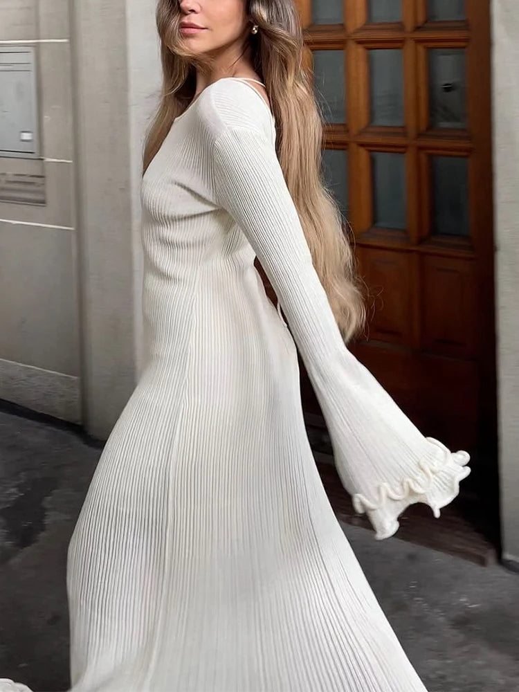 Madeleine | Feminines Maxikleid mit Volantdetails und langen Ärmeln