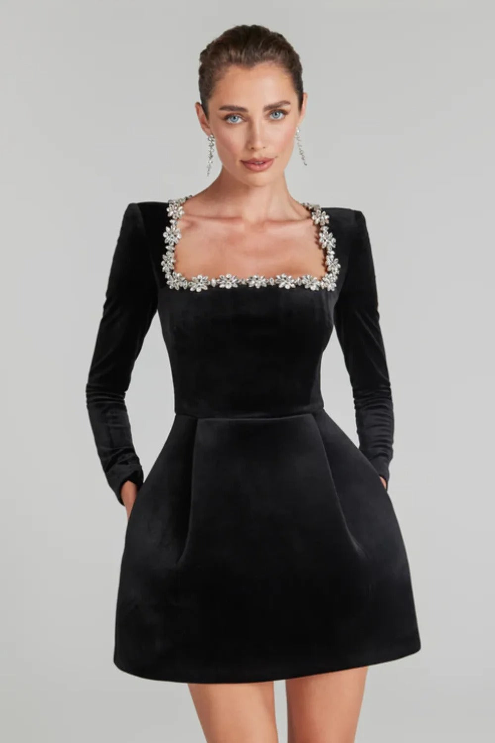 Angelina | Samtiges Minikleid mit floraler Glitzerverzierung