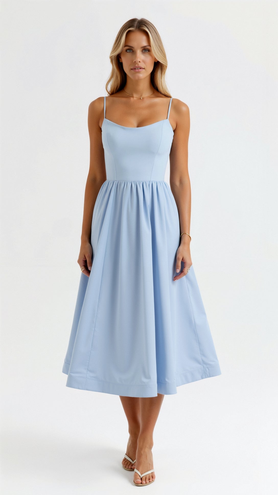 Eileen | Elegantes Midikleid mit zarten Trägern und femininer Leichtigkeit