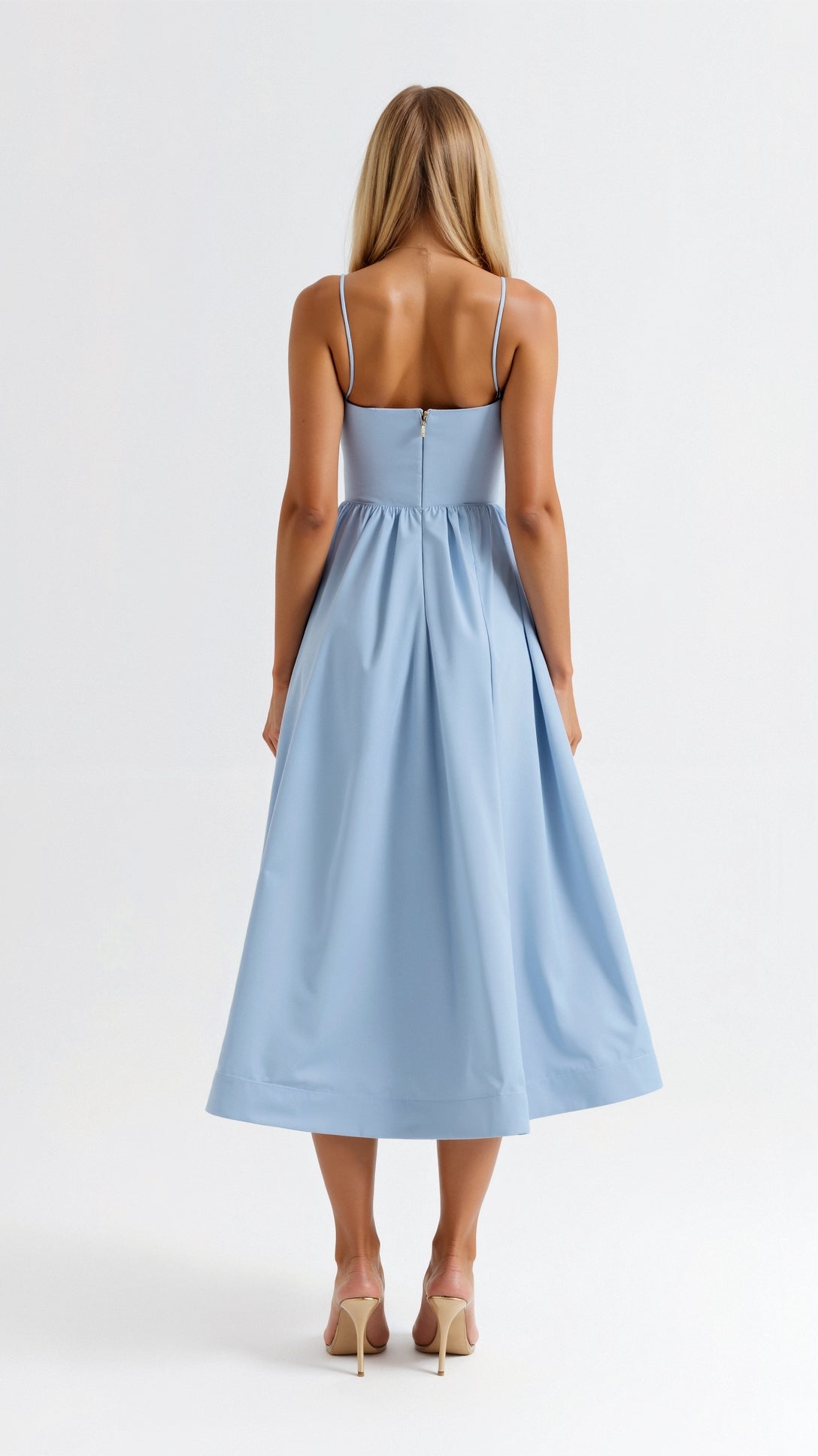 Eileen | Elegantes Midikleid mit zarten Trägern und femininer Leichtigkeit